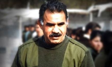 Parêzerên Ocalan ji bo hevdîtinê serî li dozgeriyê dan