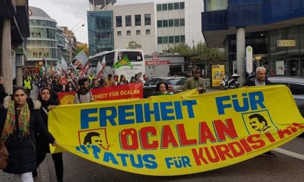 Kurdistaniyên li Ewropayê ji bo azadiya Ocalan daketin qadan