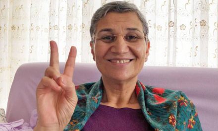 Berxwedana dîrokî ya  li dijî tecrîda li ser Rêberê Gelê Kurd Abdullah Ocalan, li welat û derveyî welat,  bi biryardarî dewam dike.