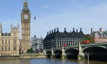 Parlamenta Îngilîz ji bo avhewayê rewşa lezgîn ragihand