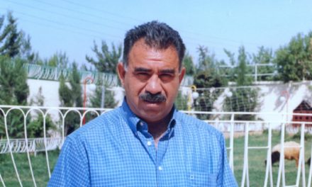 Parêzerên Ocalan ji bo hevdîtinê serî li rayedaran dan