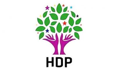 HDP: Desthilatdarî koçberan weke amûreke şantajê bi kar tîne
