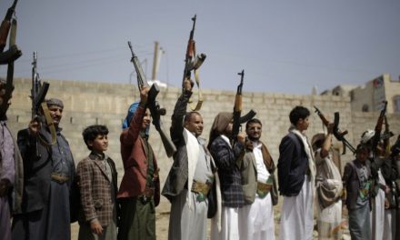 Krîza Yemenê: Hûsiyan bajarekî stratejîk desteser kirin