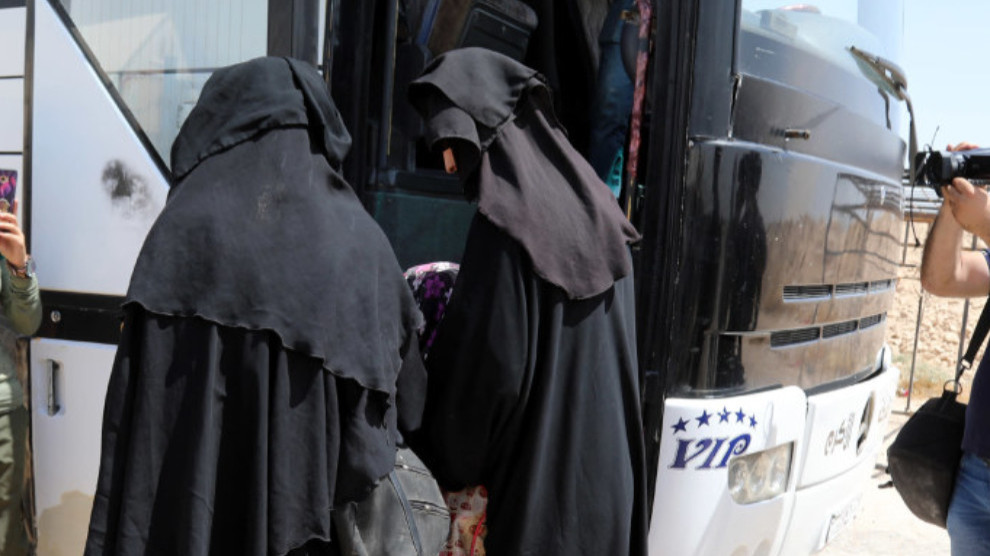 12 jin û zarokên DAÎŞ’î ji El Holê anîn Fînlandiyayê