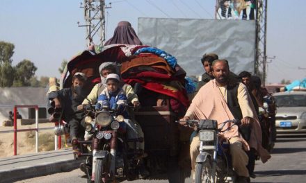 Li Efganistanê bi deh hezaran kes ji şer direvin