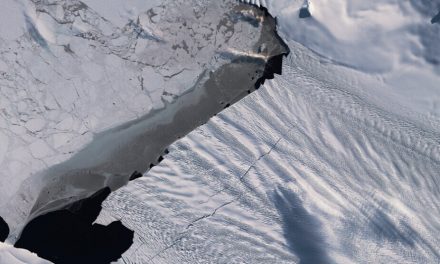 Qutbûna parçeyê mezin ê ji qeşaya li Antarktîkayê, dikare avê bi çend metreyan bilind bike
