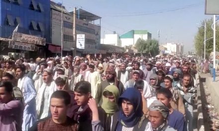 Li Kandaharê bi hezaran kes li dijî Talîbanê meşiyan