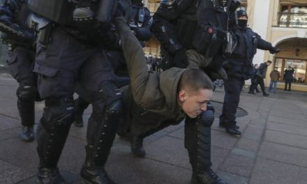 Li Rûsyayê di çalakiyên protestoyî de bi hezaran kes hatin destgîrkirin