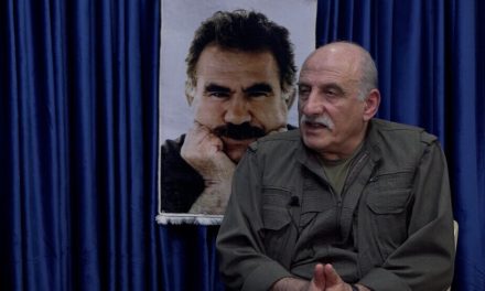 Endamê Komîteya Rêveber a PKK’ê Dûran Kalkan, di bernameya Taybet a Televîzyona Medya Haberê de bersiv da pirsên rojnamevan Hoşeng Yilmaz.