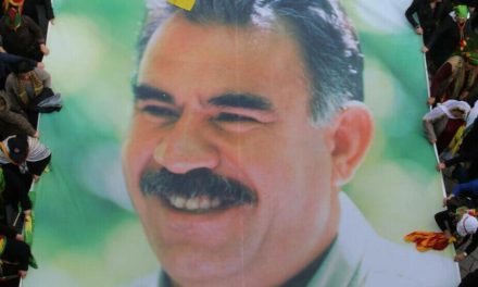 Parêzerên Abdullah Ocalan ji bo hevdîtinê serî li dozgerî û girtîgehê dan