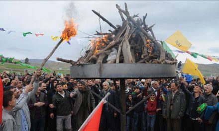 Pîrozbahiyên Newrozê destpêkirin, hema bêje goenda pêşî li rojhilatê Kurdistanê hat gerandin