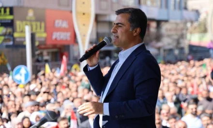 Namzêdê DEM Parti Abdullah Zeydan: AKP’ wê çawa dikaribin biçin dawetan, serxweşiyan û çawa bi gel re rû bi rû werin.