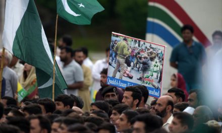Li Pakistanê ji bo Keşmîrê bi hezaran kes daketin kolanan