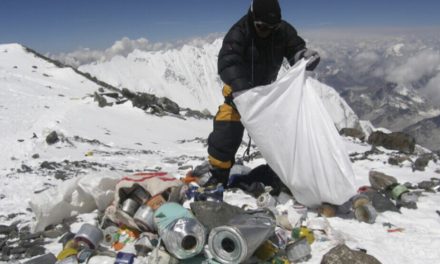 Mirovan lûtkeya çiyayê Everestê jî gemarî kirin